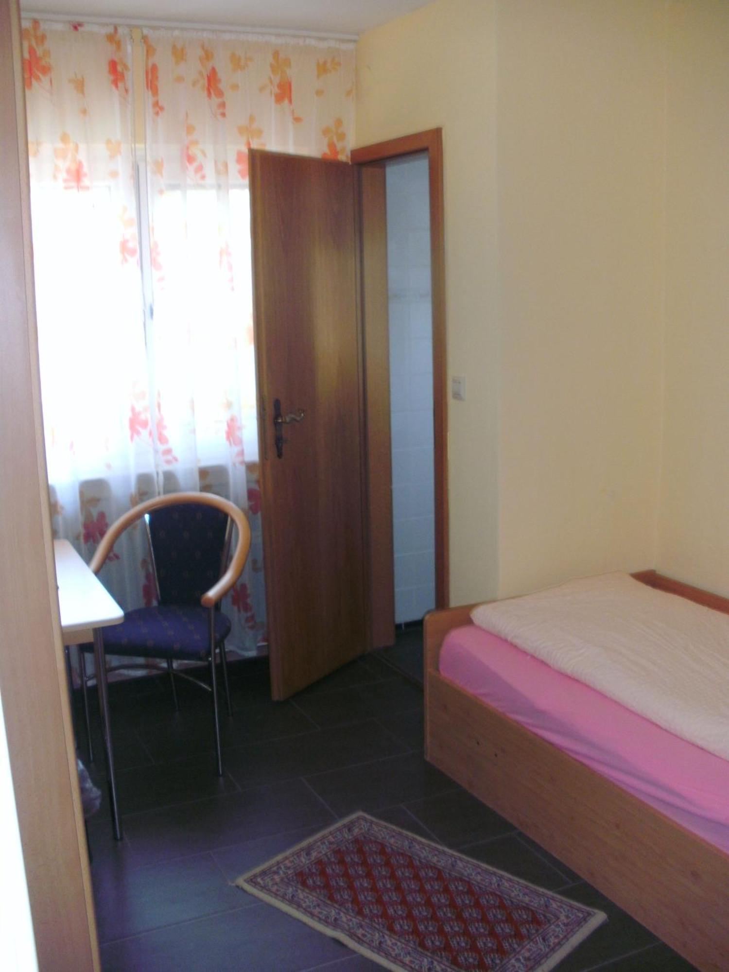 Hotel Am Hindenburgplatz 亚蓬威e尔 外观 照片