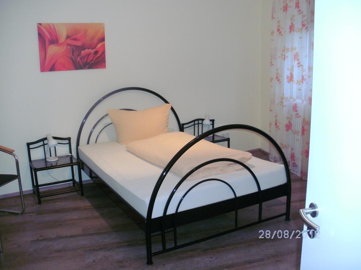 Hotel Am Hindenburgplatz 亚蓬威e尔 外观 照片