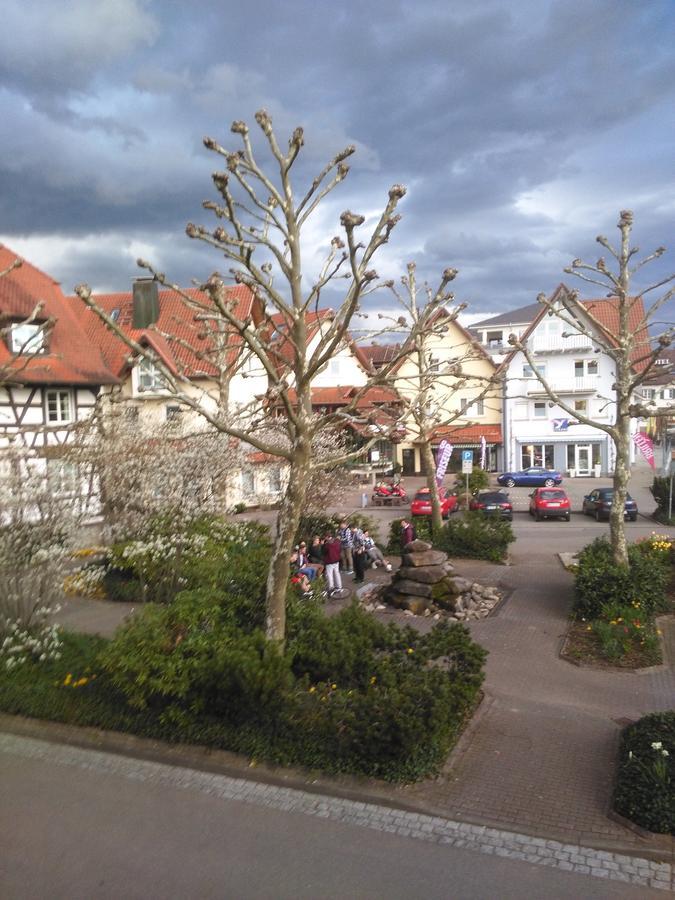 Hotel Am Hindenburgplatz 亚蓬威e尔 外观 照片