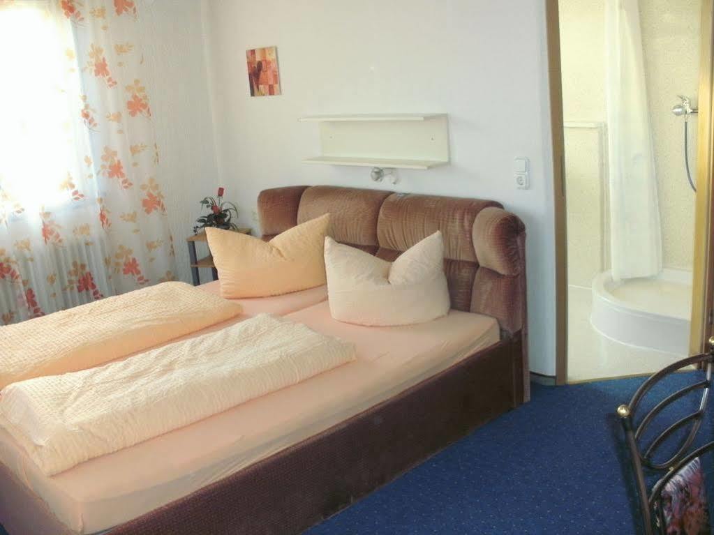 Hotel Am Hindenburgplatz 亚蓬威e尔 外观 照片