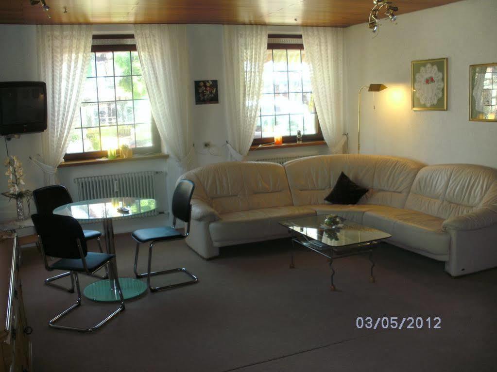 Hotel Am Hindenburgplatz 亚蓬威e尔 外观 照片