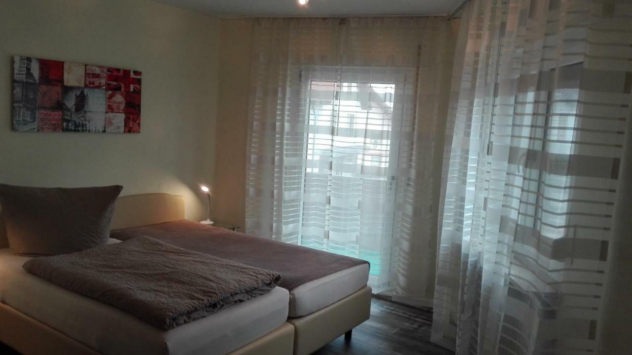 Hotel Am Hindenburgplatz 亚蓬威e尔 外观 照片